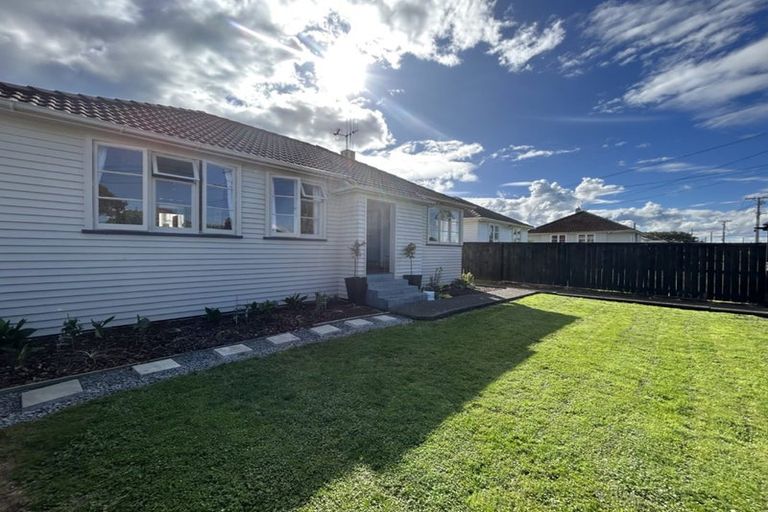 Photo of property in 26 Bell Street, Marton, 4710