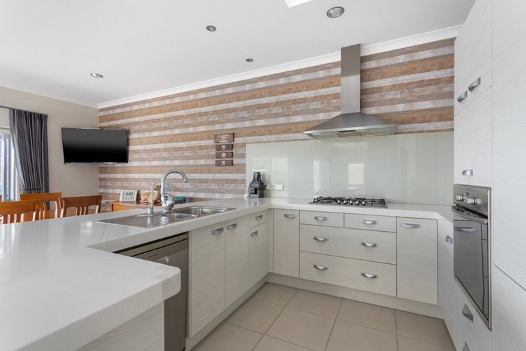 Photo of property in 81 Oriental Parade, Papamoa Beach, Papamoa, 3118