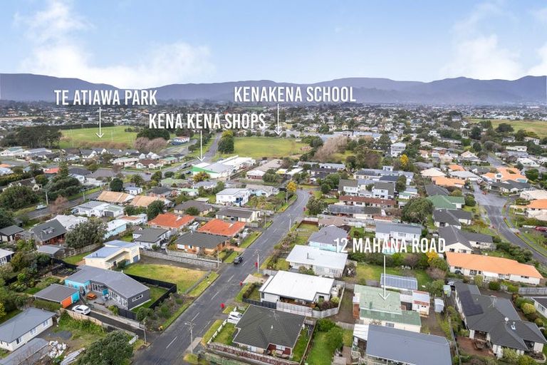 Photo of property in 12 Mahana Road, Paraparaumu Beach, Paraparaumu, 5032