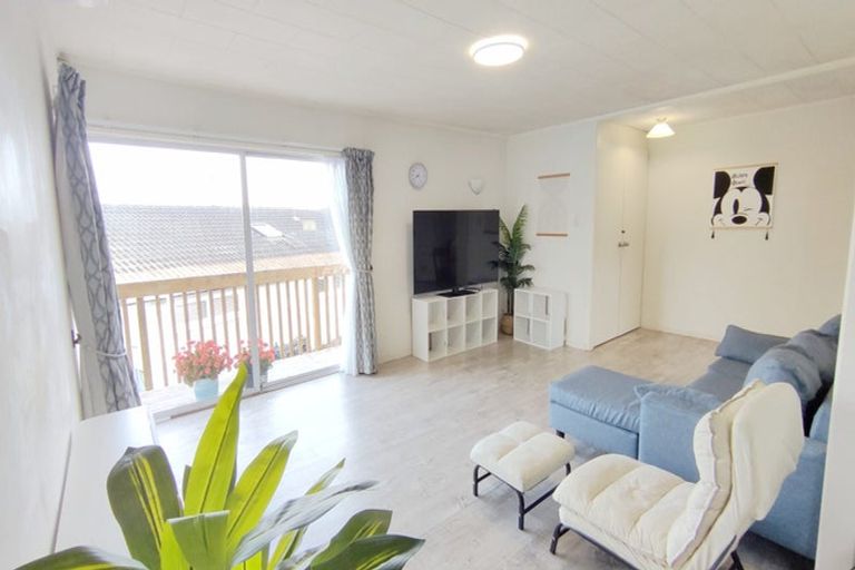 Photo of property in 21 Longreach Drive, Sunnyvale, Auckland, 0612