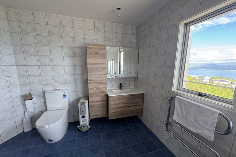 Photo of property in 14 Forbes Lane, Newlands, Wellington, 6037