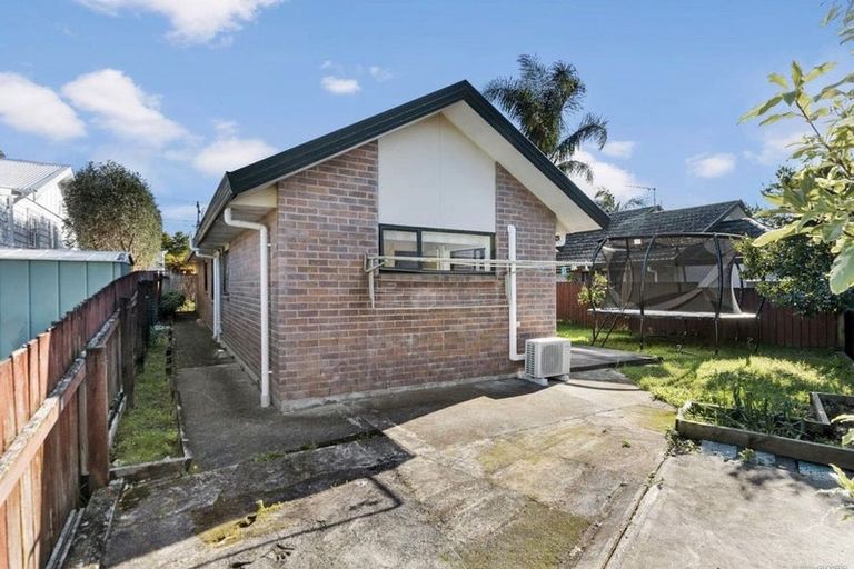 Photo of property in 143a Colwill Road, Massey, Auckland, 0614