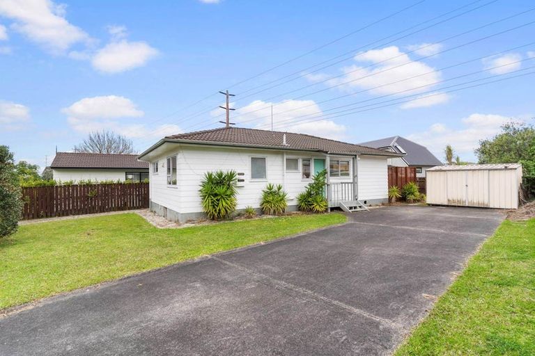 Photo of property in 41 Meadowood Drive, Unsworth Heights, Auckland, 0632
