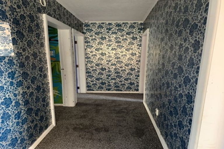 Photo of property in 26 Humphrey Kemp Avenue, Henderson, Auckland, 0612