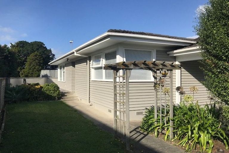 Photo of property in 2/8 Waterloo Street, Howick, Auckland, 2014