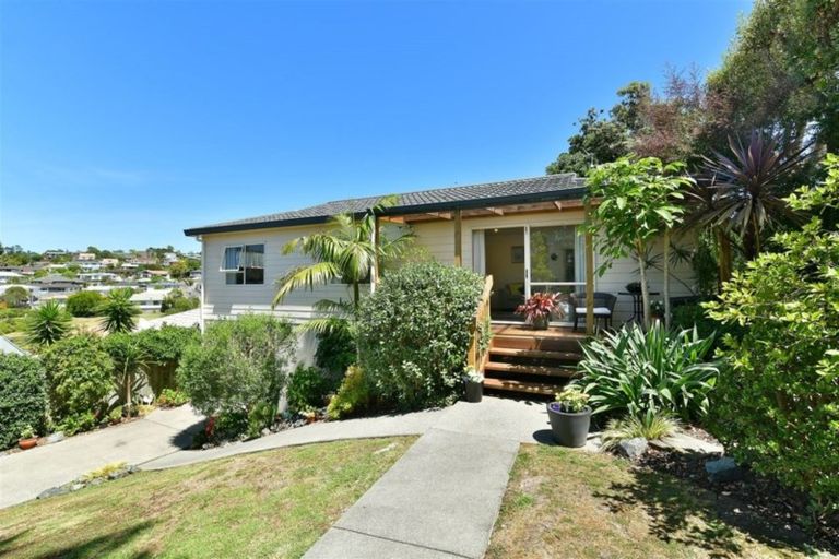Photo of property in 1/4 Knott Road, Stanmore Bay, Whangaparaoa, 0932