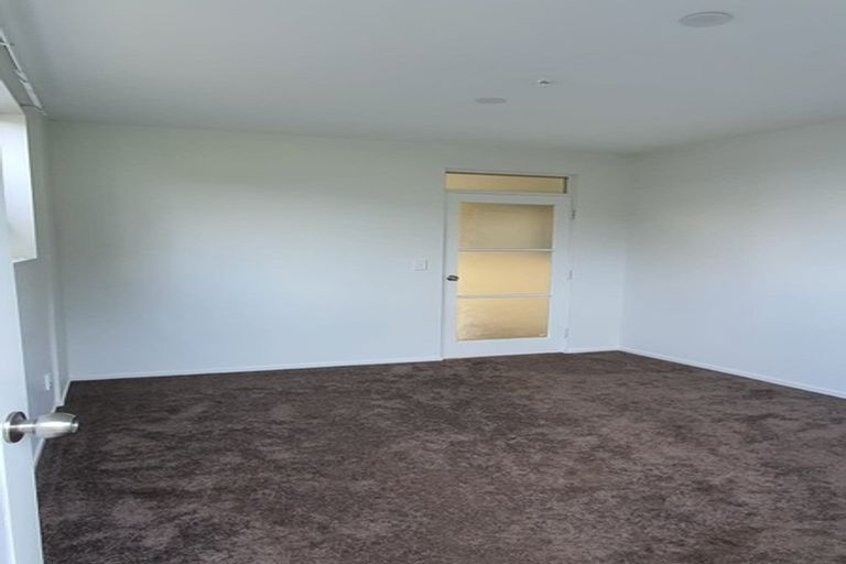 Photo of property in 2/25 Gill Avenue, Te Atatu Peninsula, Auckland, 0610