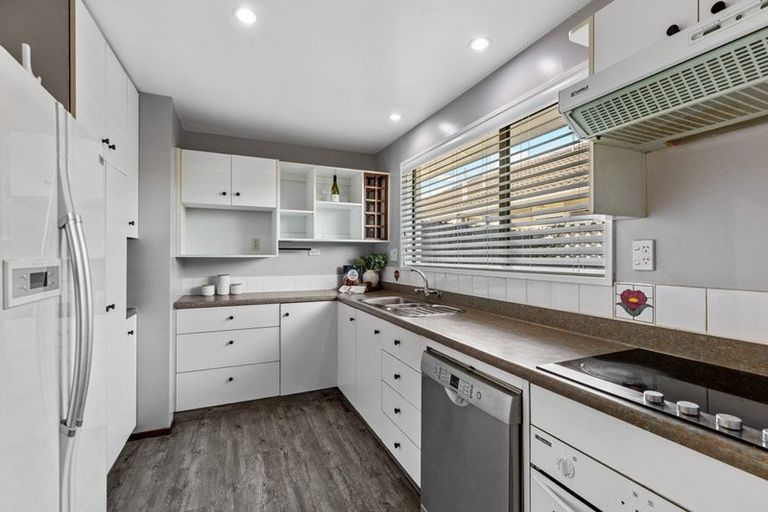 Photo of property in 7 Sophora Place, Parklands, Christchurch, 8083