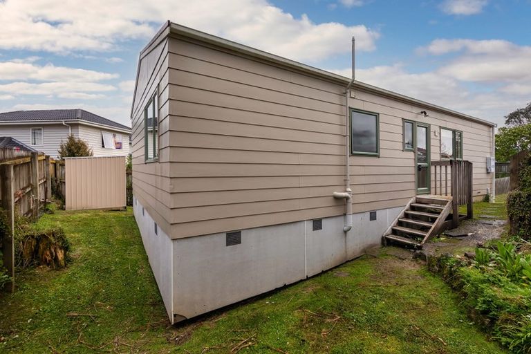 Photo of property in 12 Kelkirk Street, Kelston, Auckland, 0602