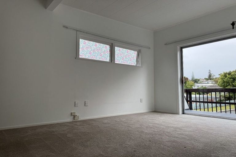 Photo of property in 16 Cheval Drive, Totara Vale, Auckland, 0629