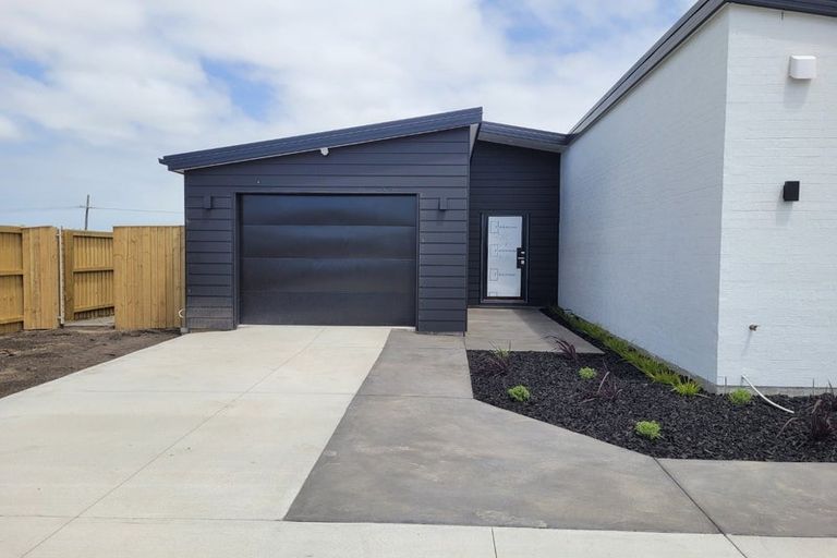 Photo of property in 16 Candlesticks Crescent, Lincoln, 7608