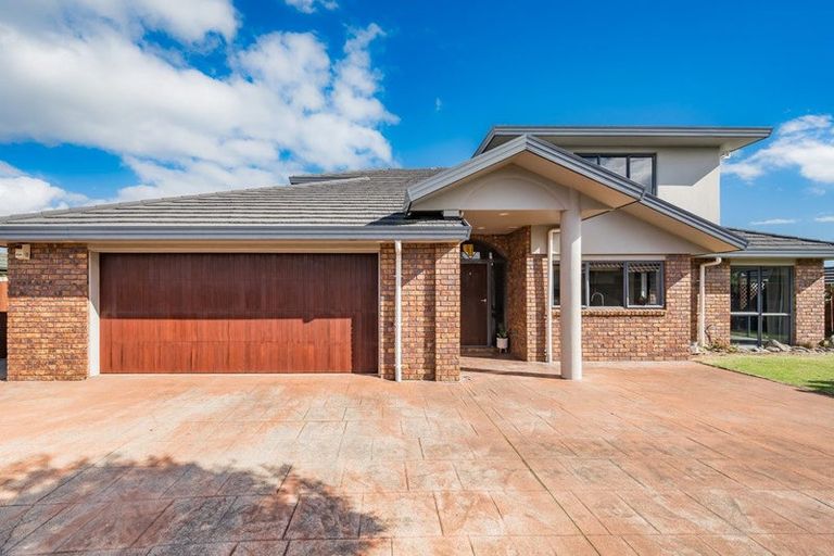 Photo of property in 32 Quadrant Heights, Paraparaumu, 5032