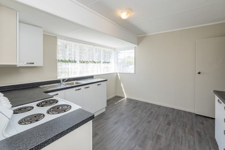 Photo of property in 2 Waimarie Park, Levin, 5510