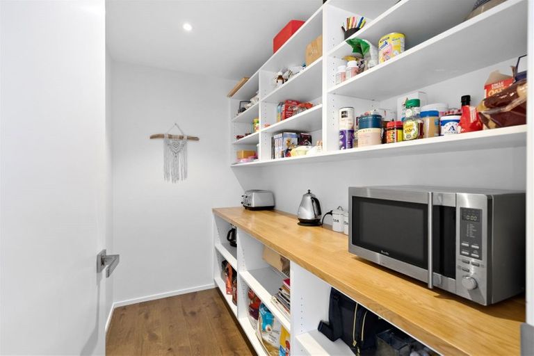 Photo of property in 18 Sapphire Spring Rise, Wanaka, 9305