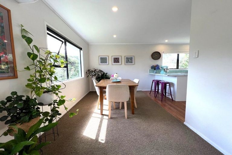 Photo of property in 8 Luxor Place, Massey, Auckland, 0614