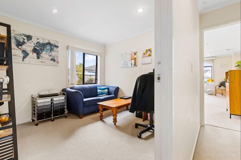 Photo of property in 8 Russett Grove, Henderson, Auckland, 0612