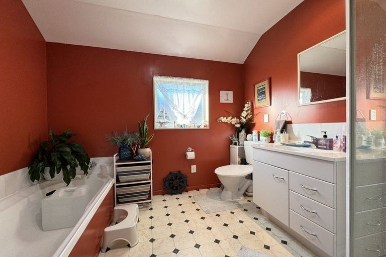 Photo of property in 1e Bould Street, Johnsonville, Wellington, 6037