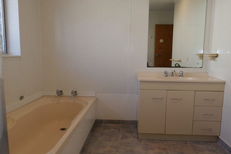 Photo of property in 28 Kapiti Road, Paraparaumu, 5032