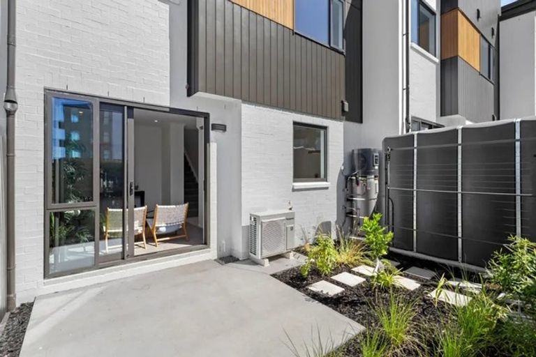 Photo of property in 16 Hema Road, Hobsonville, 0616