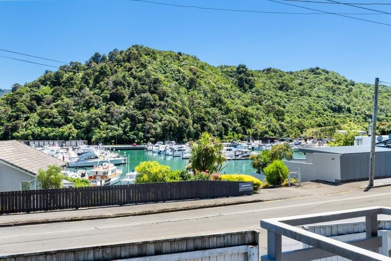 Photo of property in 62 Waikawa Road, Picton, 7220