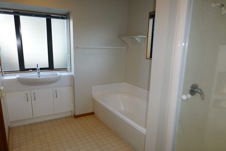 Photo of property in 3/194 Whangaparaoa Road, Red Beach, 0932