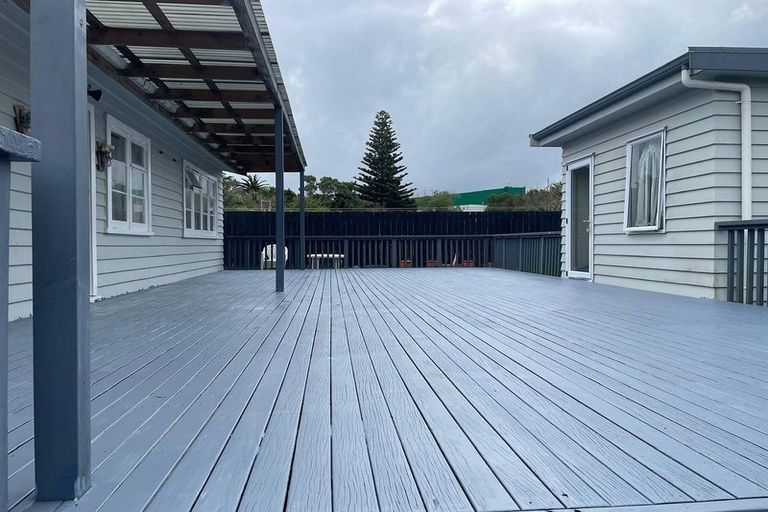 Photo of property in 2/18 Tahi Terrace, Glen Eden, Auckland, 0602