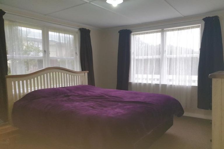 Photo of property in 2 Rakihau Place, Titahi Bay, Porirua, 5022