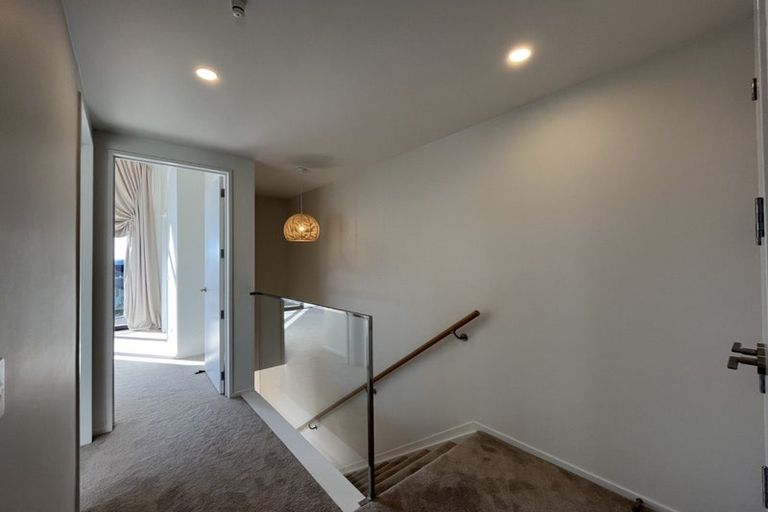 Photo of property in 27 Dawnhaven Drive, Te Atatu Peninsula, Auckland, 0610