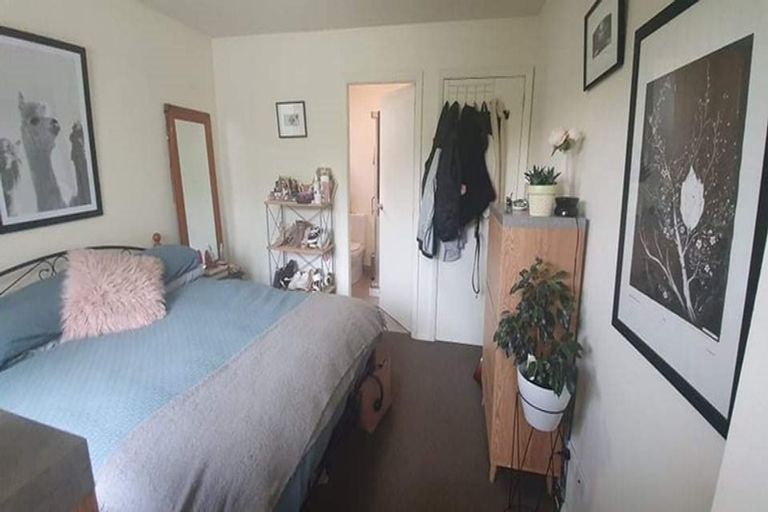 Photo of property in 11a Kopiko Way, Brooklyn, Wellington, 6021