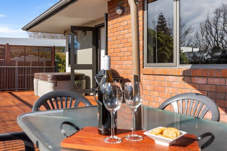 Photo of property in 22 Truby King Street, Merrilands, New Plymouth, 4312