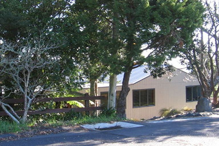 Photo of property in 48 Tawini Road, Titirangi, Auckland, 0604