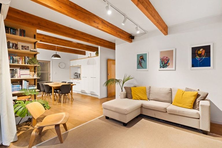 Photo of property in 5 Kotinga Avenue, Glen Eden, Auckland, 0602