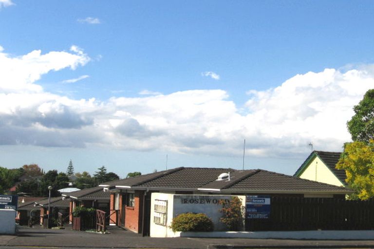 Photo of property in 8/3195 Great North Road, New Lynn, Auckland, 0600