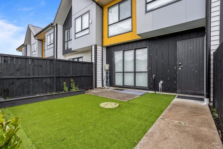 Photo of property in 75 Papatupu Way, Kumeu, 0810