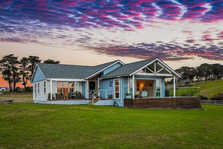 Photo of property in 252 Amreins Road, Taupaki, 0782