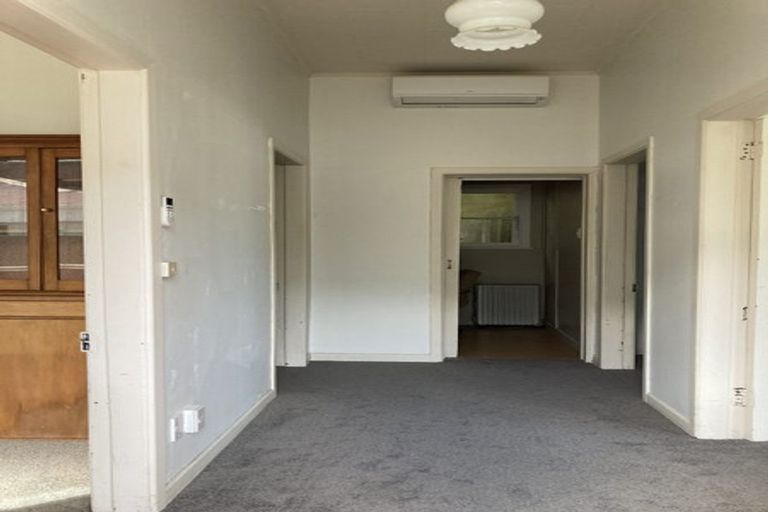 Photo of property in 5 Mckinley Crescent, Brooklyn, Wellington, 6021