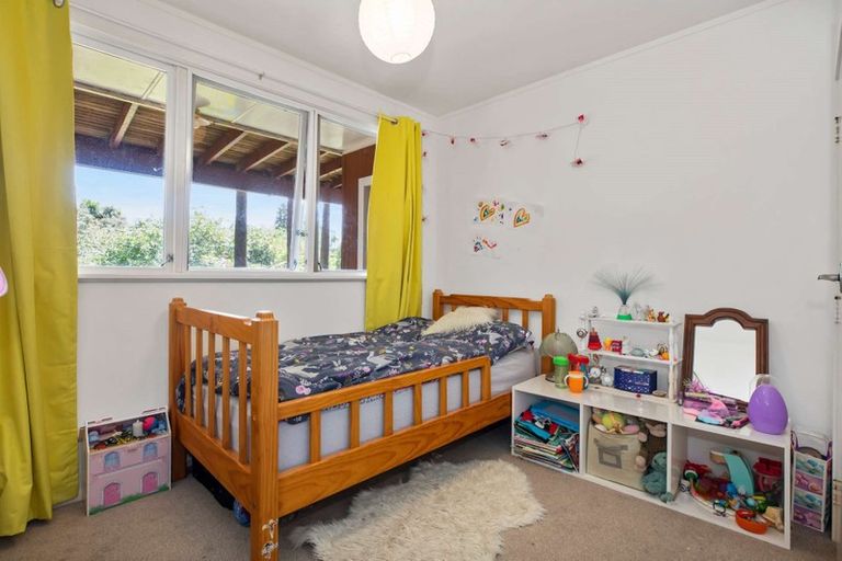 Photo of property in 12 De Val Drive, Titirangi, Auckland, 0604