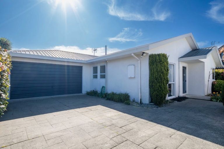 Photo of property in 1/49 Westgrove Avenue, Avonhead, Christchurch, 8042