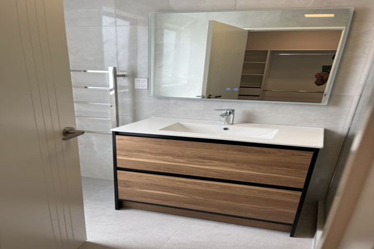 Photo of property in 26a Oreil Avenue, West Harbour, 0618