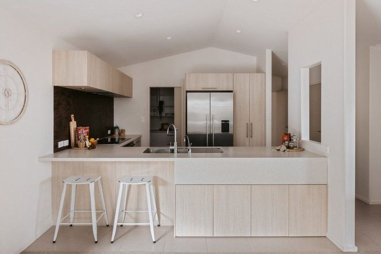 Photo of property in 16 Ellesmere Close, Pyes Pa, Tauranga, 3112