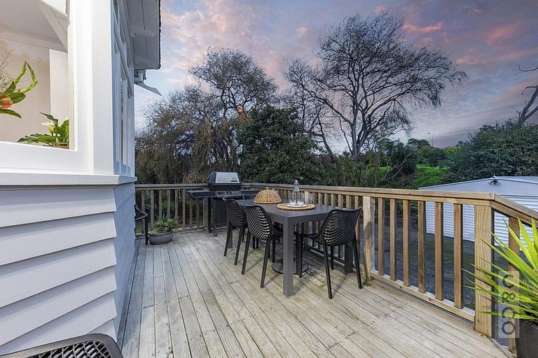 Photo of property in 30-32 Great North Road, Riverhead, 0820