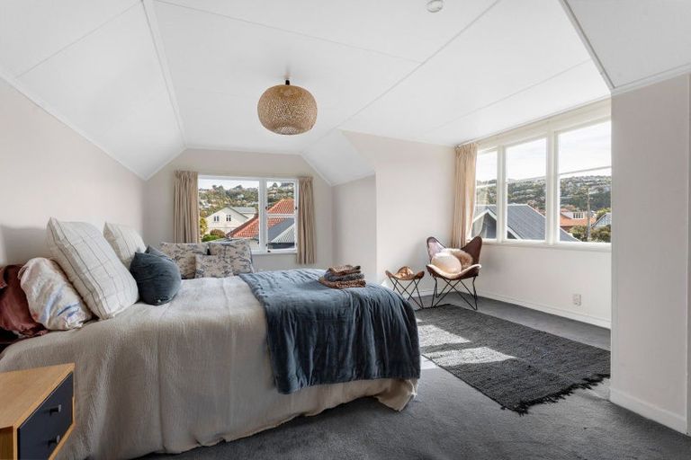 Photo of property in 120 Hargest Crescent, Saint Clair, Dunedin, 9012