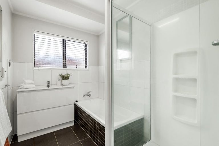 Photo of property in 1/12 Corunna Road, Milford, Auckland, 0620