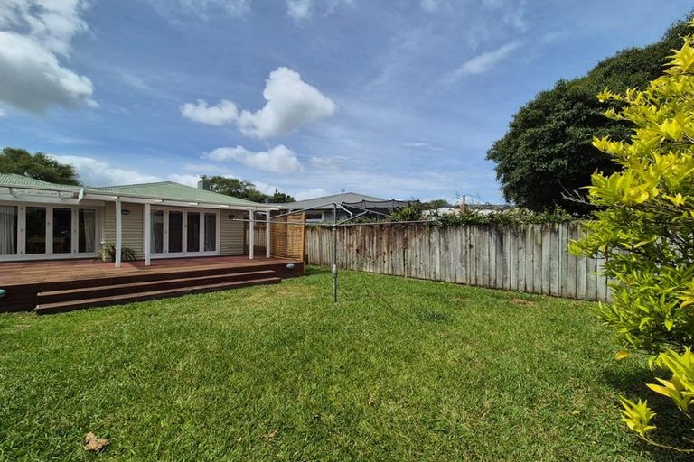 Photo of property in 16 Sylvia Road, Hillcrest, Auckland, 0627