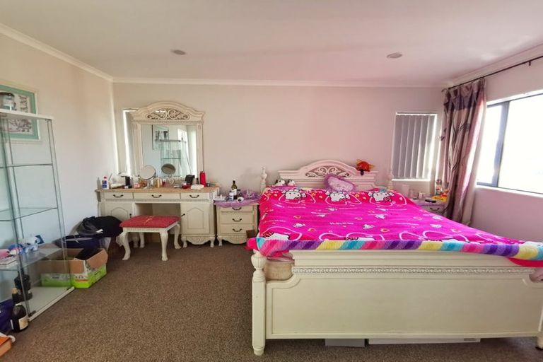 Photo of property in 20 San Prospero Crescent, Henderson, Auckland, 0612