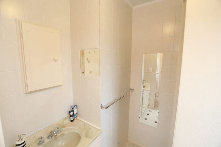 Photo of property in 56 Woodhouse Avenue, Karori, Wellington, 6012