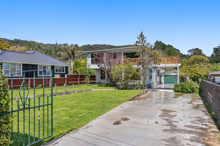 Photo of property in 76 Horoeka Street, Stokes Valley, Lower Hutt, 5019