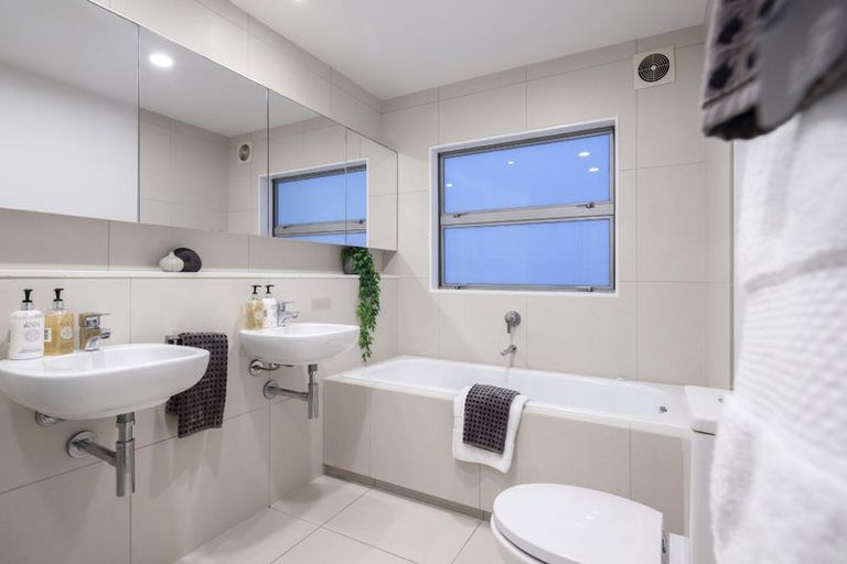 Photo of property in 10a Waterloo Road, Milford, Auckland, 0620