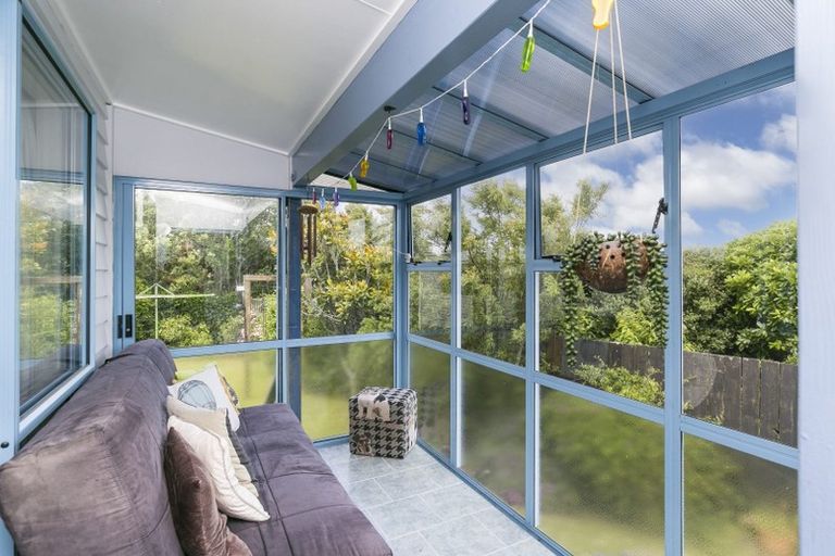 Photo of property in 23b Kingsbridge Place, Newlands, Wellington, 6037