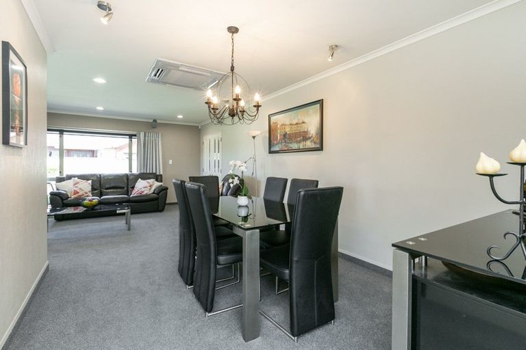 Photo of property in 18 Forbury Way, Taradale, Napier, 4112